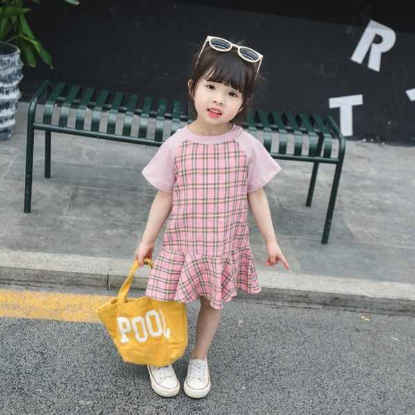 Rochie moderna pentru copii cu buzunare roz