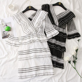 Fekete-fehér női ruha V-nyakkal