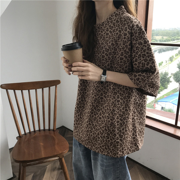 Aktuális leopárdmintás női póló két színben