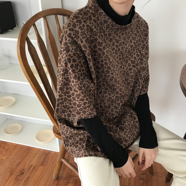 Aktuális leopárdmintás női póló két színben