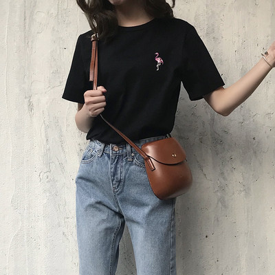 Új modell modern női póló fehér és fekete hímzéssel