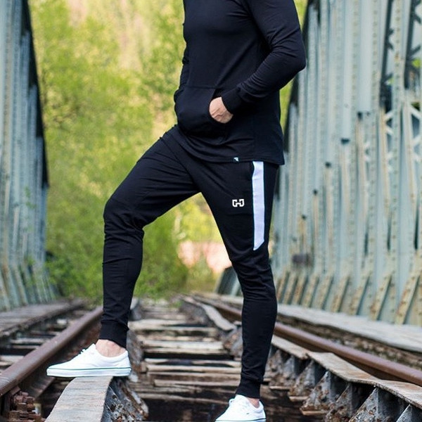 Férfi sportnadrág több színben, zsebekkel