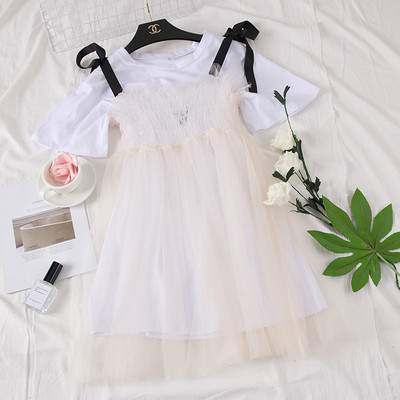 Sportos és elegáns női ruha fehér, rózsaszín és fekete színekben