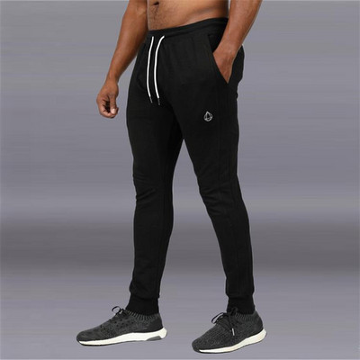 Alkalmi férfi sportnadrág fekete-fehér színben