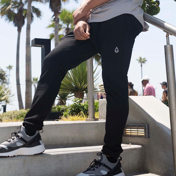 Alkalmi férfi sportnadrág fekete-fehér színben