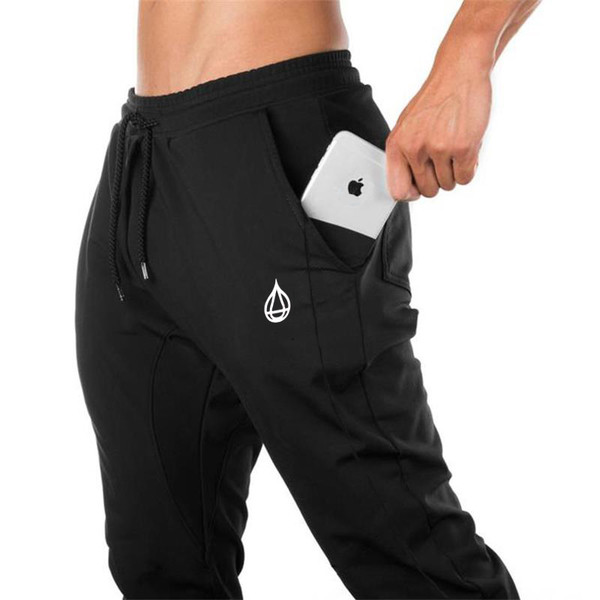 Alkalmi férfi sportnadrág fekete-fehér színben