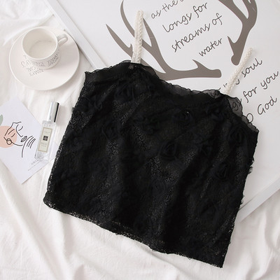 Női felső csipkével és pántokkal