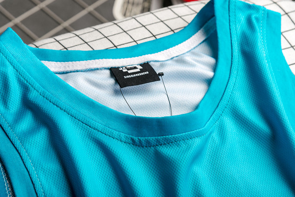 Kék színű férfi alkalmi felső, rátéttel