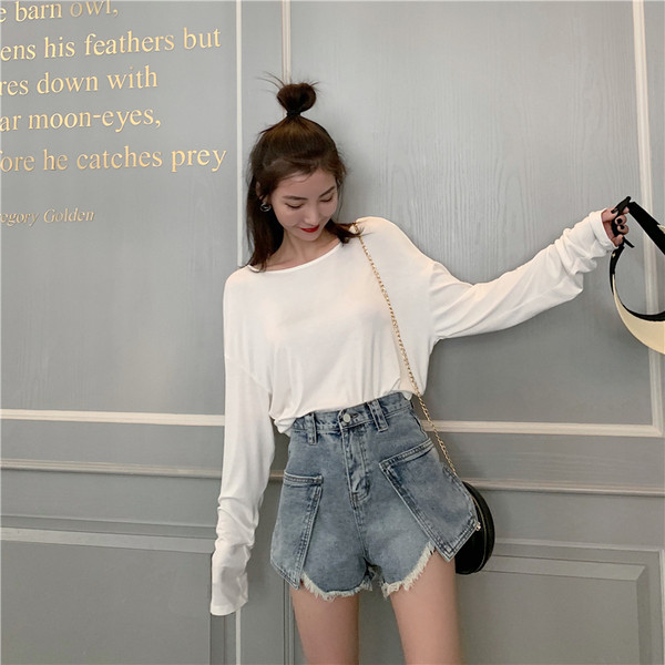 Modern rövidnadrág szakadt motívumokkal