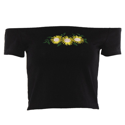 Stílusos női blúz ejtett ujjakkal és fekete hímzéssel