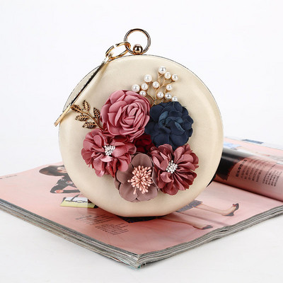 Κομψή γυναικεία τσάντα  με τρισδιάστατο στοιχείο σε στρογγυλό σχήμα