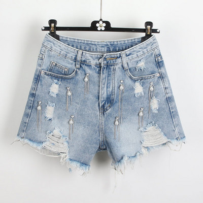 Stílusos rövidnadrág szakadt motívummal és gyöngyökkel