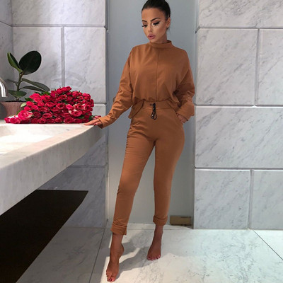 Μοντέρνο γυναικείο σετ με δύο κομμάτια σε διαφορετικά χρώματα