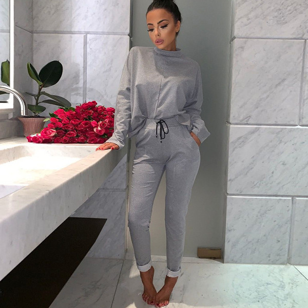 Μοντέρνο γυναικείο σετ με δύο κομμάτια σε διαφορετικά χρώματα