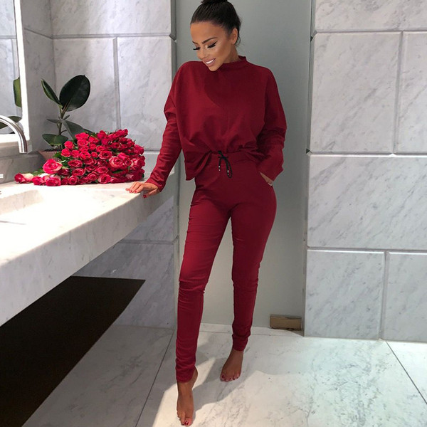 Μοντέρνο γυναικείο σετ με δύο κομμάτια σε διαφορετικά χρώματα