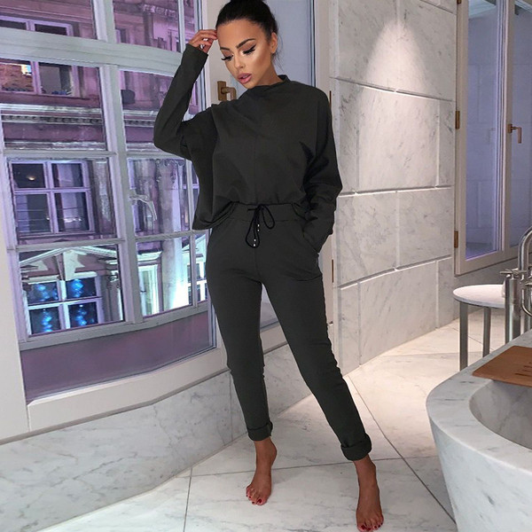 Μοντέρνο γυναικείο σετ με δύο κομμάτια σε διαφορετικά χρώματα