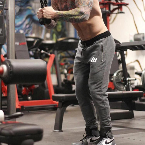 Τρία χρώματα αθλητικά ανδρικά παντελόνια με τσέπες