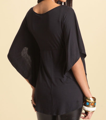 Σύγχρονη γυναικεία  μπλούζα με μανίκια 3/4 και βαθύ λαιμόκοψη σε διάφορα χρώματα