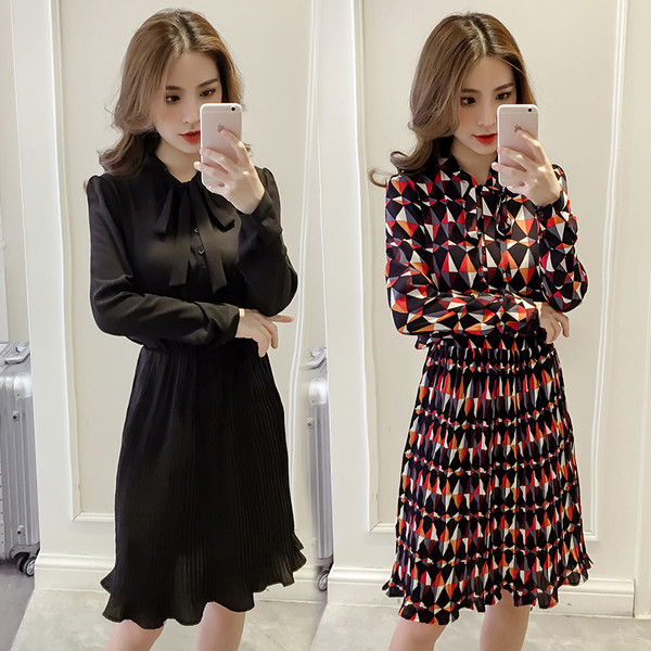 Új modell női ruha két színben, gombokkal