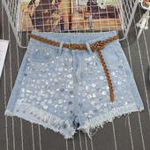 Stílusos női rövidnadrág szakadt motívummal