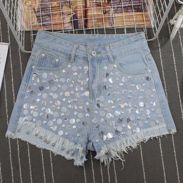 Stílusos női rövidnadrág szakadt motívummal