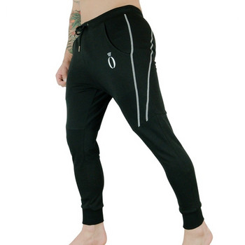 Мъжки спортен панталон в три цвята с апликация и джобове