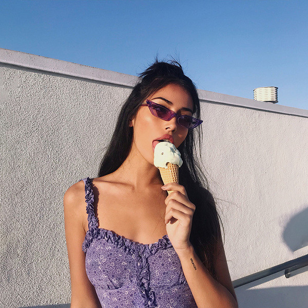 Alkalmi női ruha virágos motívumokkal, lila színben