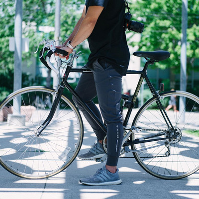 Ανδρικά αθλητικά παντελόνια με επιγραφές δύο χρωμάτων