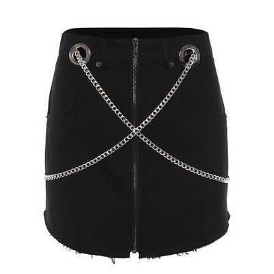 Modern női szoknya fekete színben, láncelemmel