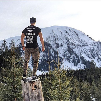 Αθλητικά ανδρικά παντελόνια σε διάφορα χρώματα με επιγραφή