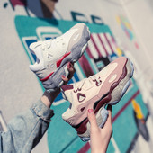 Modern tornacipő magas talppal, három színben