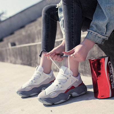 Modern tornacipő magas talppal, három színben