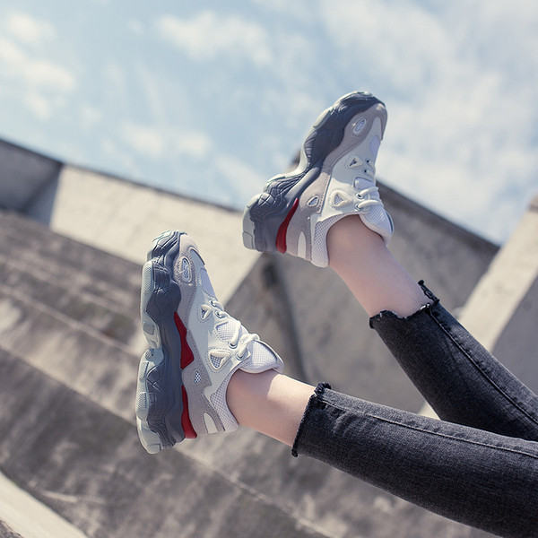 Modern tornacipő magas talppal, három színben