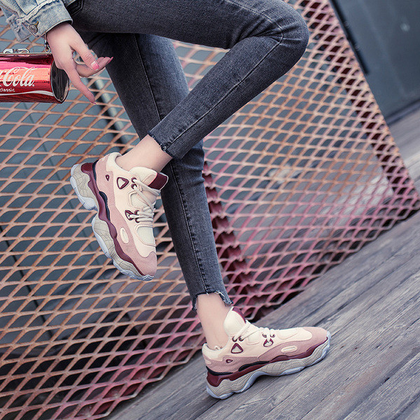 Modern tornacipő magas talppal, három színben