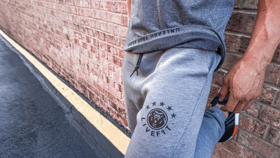 Παντελόνια ανδρικά σε τρία χρώματα με εφαρμογή