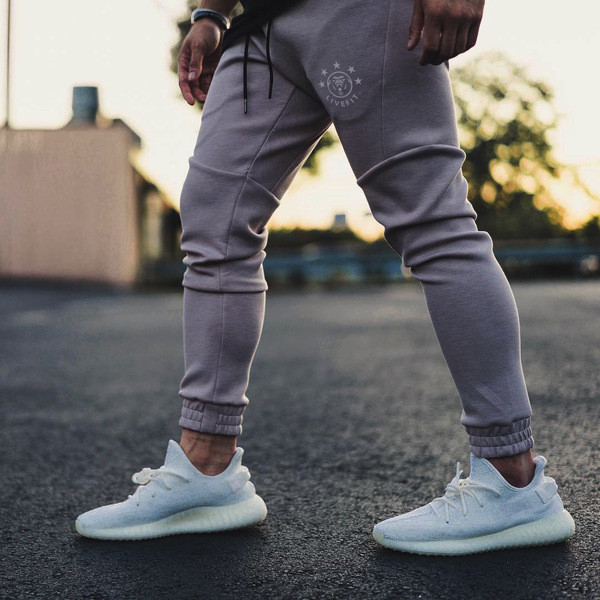 Παντελόνια ανδρικά σε τρία χρώματα με εφαρμογή