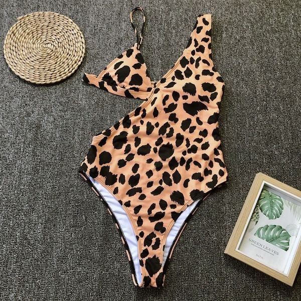 Aktuális női teljes fürdőruha négy színben, pántokkal