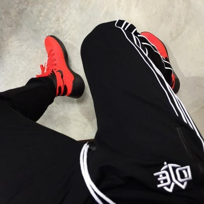 Παντελόνια ανδρικά σε τρία χρώματα με κεντήματα