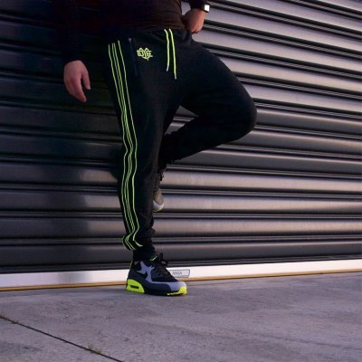 Παντελόνια ανδρικά σε τρία χρώματα με κεντήματα