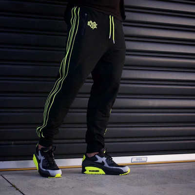 Παντελόνια ανδρικά σε τρία χρώματα με κεντήματα