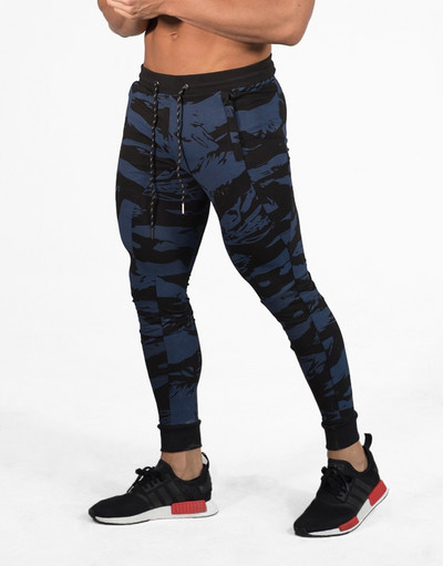 Férfi sportnadrág terepszínű mintával, kék színben