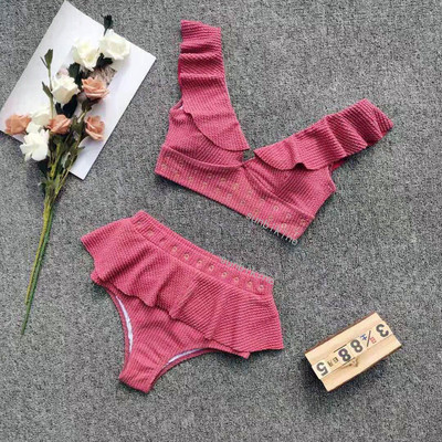 Modern kétrészes fürdőruha rózsaszín és fehér színben