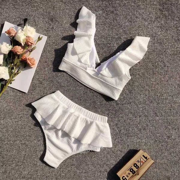 Modern kétrészes fürdőruha rózsaszín és fehér színben