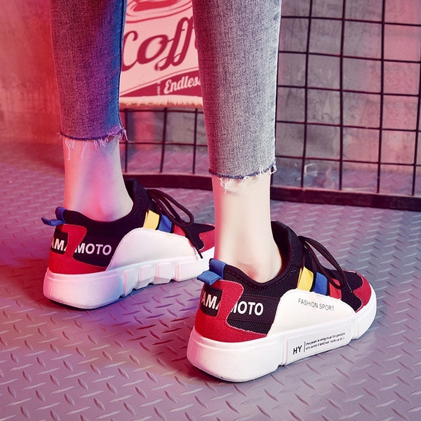 Alkalmi női tornacipő fehér, kék és piros színben