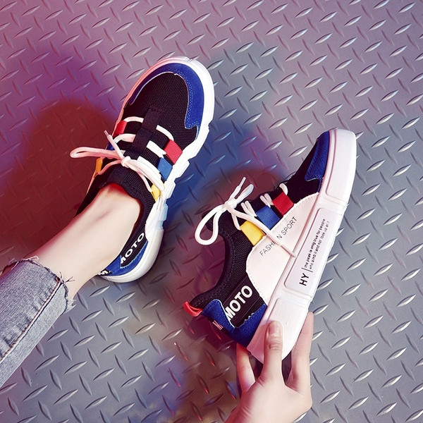 Alkalmi női tornacipő fehér, kék és piros színben