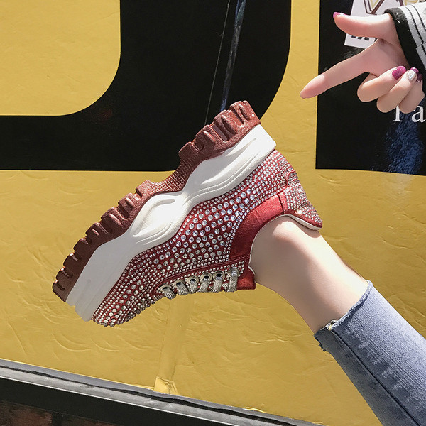 ÚJ Modern női tornacipő durva talppal és kő elemekkel, két színben