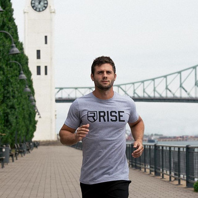 Μοντέρνο ανδρικό T-shirt  με επιγραφές σε διάφορα χρώματα