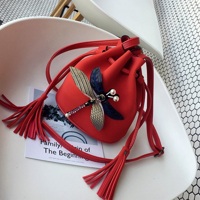 Női bőrtáska 3D elemmel, három színben