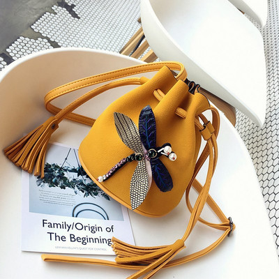 Női bőrtáska 3D elemmel, három színben