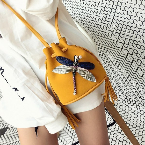 Női bőrtáska 3D elemmel, három színben